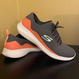 Skechers Walking Shoe (Women 9)